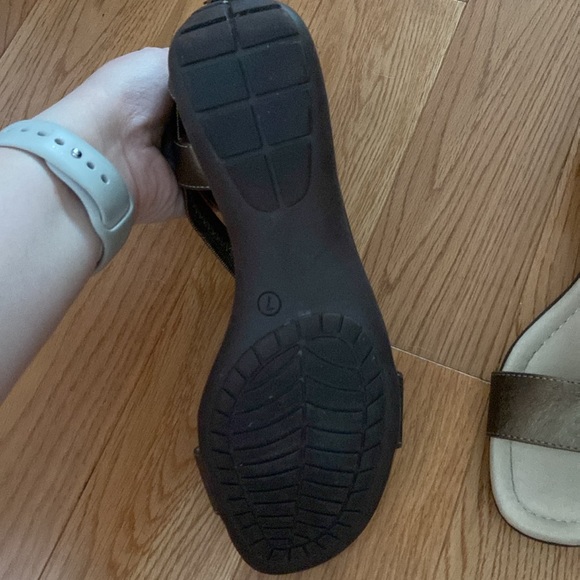 Left&Right Sandals - Picture 6 of 9